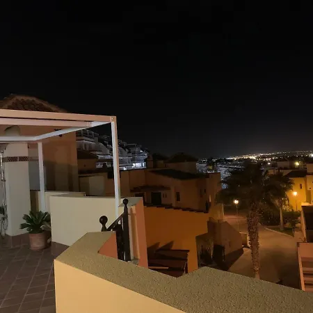 With Roof Terrace In Punta Prima! 아파트 또레비에하